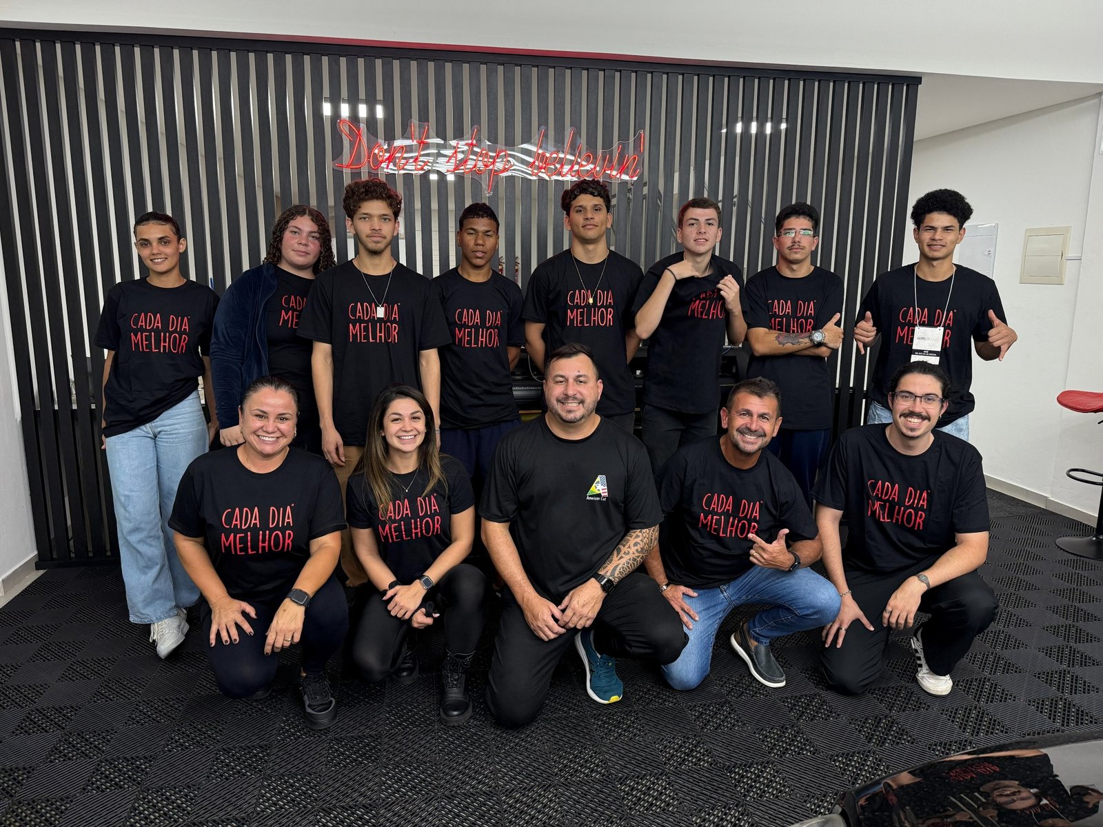 Nova turma do Instituto GR5 Brasil reunida ao final da aula